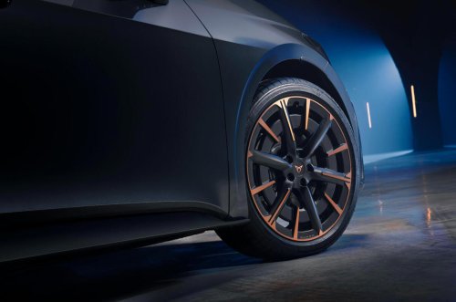 Cupra, El Cupra Born estrena nuevo diseño, botones y mayor autonomía