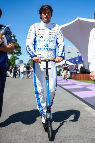 Carlos Sainz, piloto de Williams F1, da malas noticias a Alex Albon y James Vowles