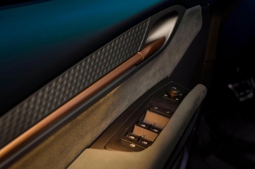 El Cupra Born estrena nuevo diseño, botones y mayor autonomía