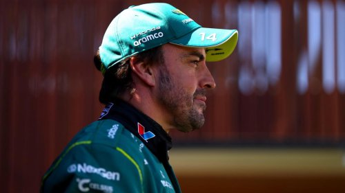 Alonso explica los problemas físicos que le provocan las vibraciones del Aston Martin AMR26: "Después de 20 o 25 minutos..."