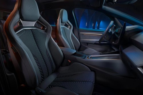 El Cupra Born estrena nuevo diseño, botones y mayor autonomía