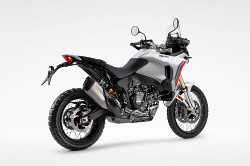 Ducati renueva la DesertX y eleva su capacidad off-road con más potencia y tecnología