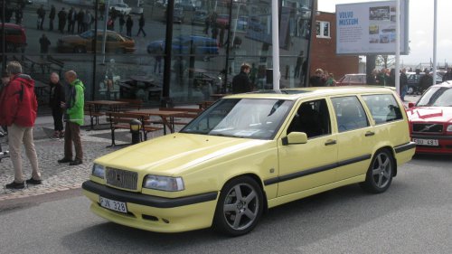 10 sleeper cars that shocked people at the drag strip