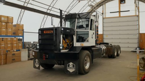 The benefits of diesel electric semi trucks, and where they still fall short