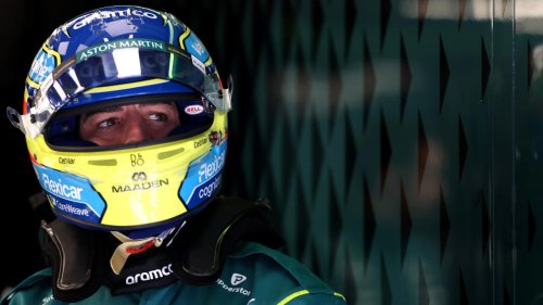 Alonso ve el vaso bastante vacío y anticipa un domingo complicado para Aston Martin: "En carrera va a peor"