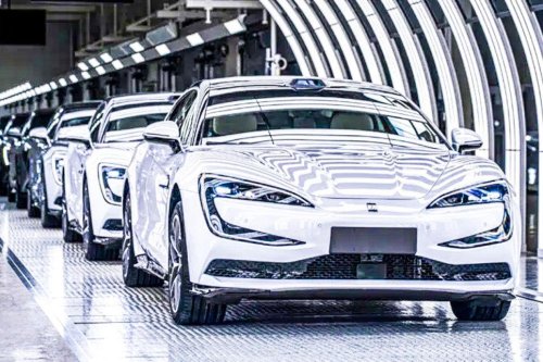 BYDが「EVの不可能」を破った!仰望U7、航続1,006kmで三角形の均衡へ