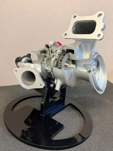 Stellantis sorprende con un nuevo motor gasolina inédito que supera los 300 CV y equipa tecnología de la Fórmula 1