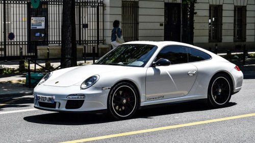 10 classic performance cars that still feel fast today