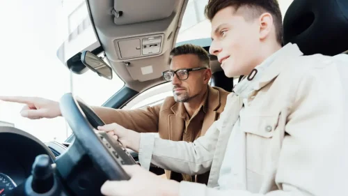 Nadie quiere ser profesor de autoescuela, o por lo menos eso parece viendo la falta que existe