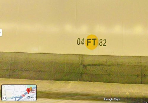 Siempre que pasaba por un túnel de la M-30 de Madrid me preguntaba por el significado de estos números y letras: ahora lo sé y es tremendamente útil