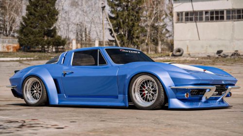 This wild '67 Sting Ray gets a mid-mounted LT2 V8 that will shock Corvette fans