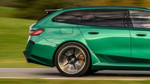 BMW’s ultimate wagon fight shows why weight is the king