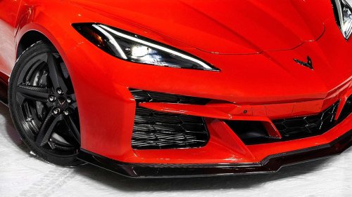 Dealer drops 3,000-mile Corvette Z06 off lift while looking for oil leak