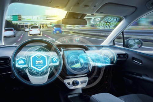 ¿Tu coche tiene control por voz? Pues puede poner en peligro tu vida: este coche apagó las luces en plena noche y sufrió un accidente