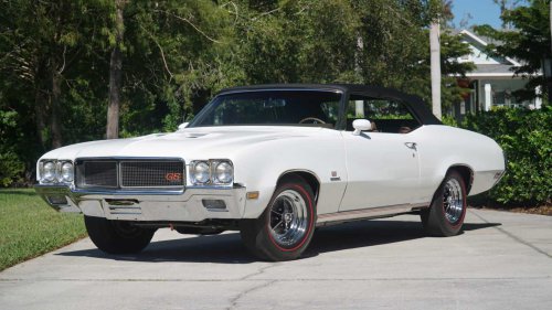 10 classic American cars enthusiasts buy up every chance they get