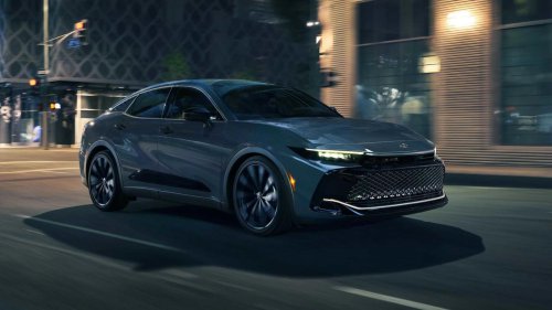 Toyota Crown sedan: Lexus luxury at mainstream prices