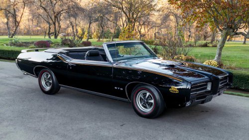 10 classic American cars enthusiasts buy up every chance they get