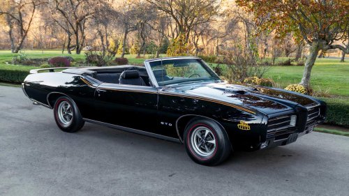 10 classic American cars enthusiasts buy up every chance they get