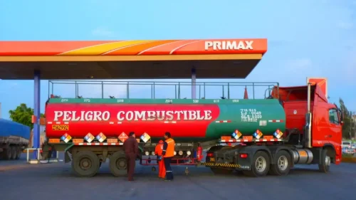 El precio de los combustibles está disparado y podría batir el récord de 2022 por la guerra de Ucrania