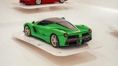 Este LaFerrari de un famoso cantante se subasta: una pieza única con el nombre de su propietario