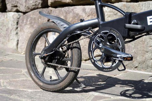 【スクープ】史上初、特定小型原付区分のモペッドがまもなく登場。ENNEが電欠時も走行できるペダル付き電動バイクを開発中