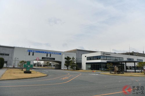 マツダ車の「製造現場」どうなっている? 「デザインや走りだけ重視」ではない! 「ドアのスキマ」の精度まで追求? 1台ずつに込められた「究極のコダワリ」を確かめた!