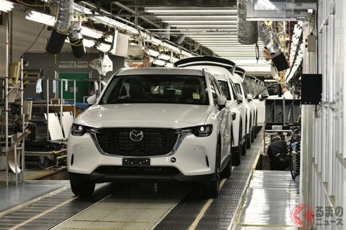 マツダ車の「製造現場」どうなっている? 「デザインや走りだけ重視」ではない! 「ドアのスキマ」の精度まで追求? 1台ずつに込められた「究極のコダワリ」を確かめた!