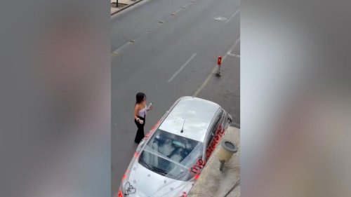 Pintó el coche entero por una infidelidad y, aunque parecía un destrozo, tuvo un detalle que nadie esperaba