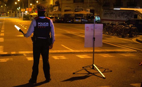 Pillado en la AP-7 tras adelantar a gran velocidad a una patrulla camuflada de los Mossos: llevaba drogas y 60.000 euros