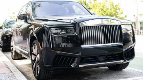 Rolls-Royce, Rolls-Royce walks back all-electric plan because some customers want a worse car