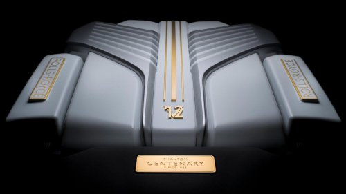 El V12 gana al enchufe: sus clientes "prefieren un motor V12", dicen, y por eso no habrá eléctrico