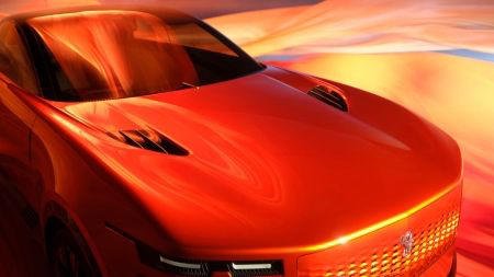 El V12 gana al enchufe: sus clientes "prefieren un motor V12", dicen, y por eso no habrá eléctrico