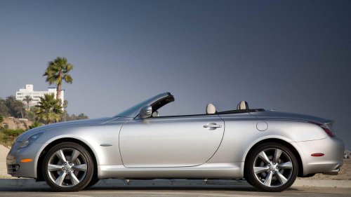 Lexus and Ford were the last automakers to sell cars with tape decks