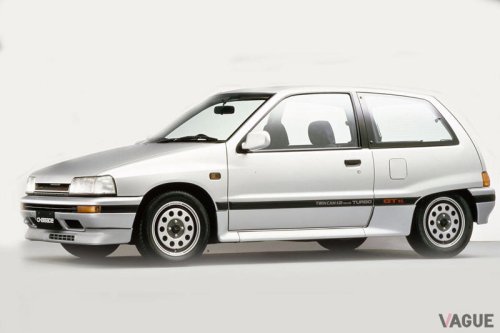 いすゞ | シボレー | ランボルギーニ | ボルボ | アルピーヌ | アストンマーティン | ベントレー | クライスラー | フェラーリ | フォード | ジャガー | ジープ | ランドローバー | ロータス | マクラーレン | プジョー | ルノー | ロールス・ロイス | スマート | フォルクスワーゲン | ビュイック | ダイハツ | インフィニティ | スズキ | レクサス | シュコダ | シトロエン | ホンダ | ヒョンデ | メルセデス・ベンツ | キャデラック | クプラ | フィアット | トヨタ | ダッジ | ジェネシス | ブガッティ | ヤマハ | やばっ、懐かしい！ 当時ボーイズレーサーと呼ばれた“昭和のコンパクトカー” 高出力エンジンを搭載した「小さなホットハッチ」3選