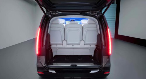 Mercedes VLE 2026: analizamos el interior de la furgoneta eléctrica de lujo con pantalla 8K y asientos de limusina