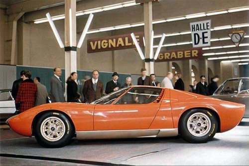 Lamborghini Miura: 60 años del coche que inventó el superdeportivo