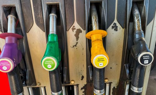 Un mismo depósito, cinco precios distintos: lo que cuesta repostar fuera de España