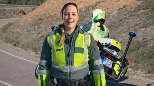 Paqui, especialista de tráfico y motorista de la Guardia Civil: "Proteger también es esto"