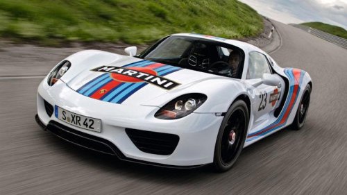 Porsche se reinventa tras el bache financiero y vuelve el rumor grande: la “Santísima Trinidad” de los hiperdeportivos