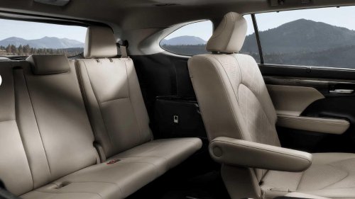 Toyota, Toyota recalls 500,000 Highlander SUVs to fix second-row seatback