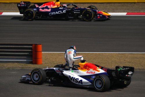Un misil llamado Mercedes: George Russell arrasa en los libres 1 del GP de China de F1