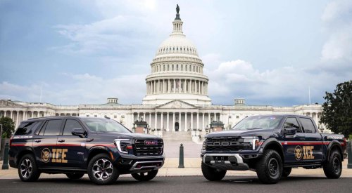 La polémica con los coches del ICE: costaron decenas miles de dólares y los agentes no los quieren conducir