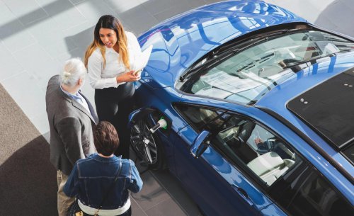 ¿Tu coche no puede entrar en Madrid? La ayuda de 2.000 euros que te permite renovar tu movilidad hoy mismo