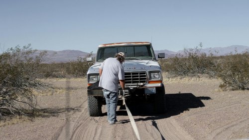 10 men who don’t need a pickup truck &amp; 10 who actually do