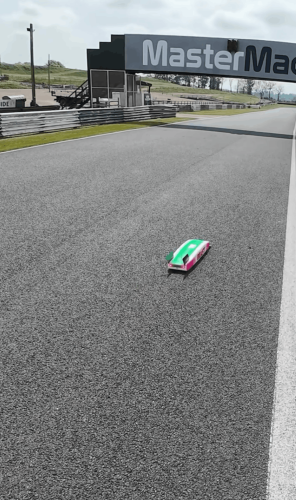 El curioso récord Guinness que ha conseguido este coche de radiocontrol: corre más que un Fórmula 1