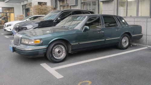 7 classic American cars that still make great daily drivers today