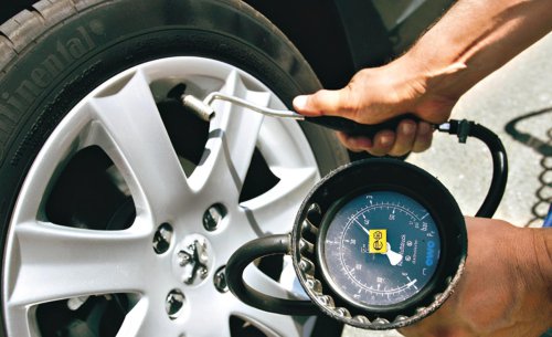 Citroën | Todos deberían hacer este sencillo gesto de cinco minutos que evita regalar 133 euros al año de combustible en plena crisis de Irán