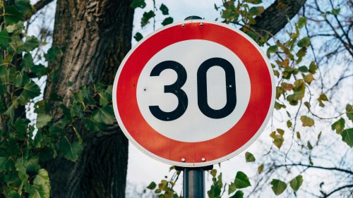 10 top dangers of driving after dark &amp; 10 crucial tips to navigate safely