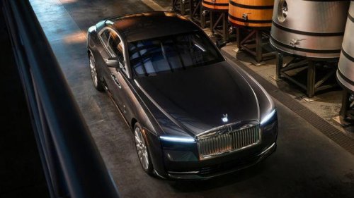 El V12 gana al enchufe: sus clientes "prefieren un motor V12", dicen, y por eso no habrá eléctrico