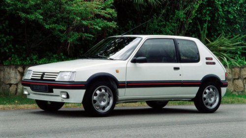 El CEO de Peugeot da pistas sobre futuros modelos y se parecerán a los 205 y 309: "Verás las tres líneas horizontales"